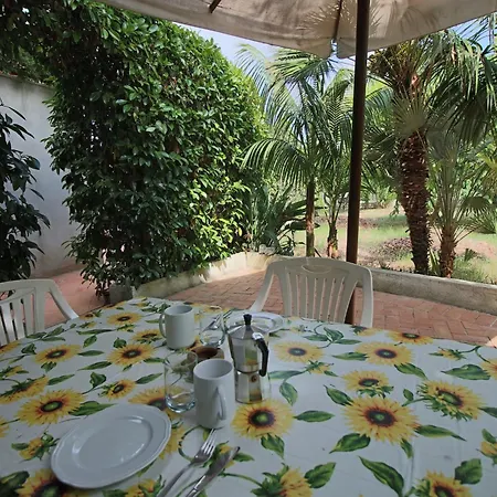 Spacious Mansion In Near Sea بيت للعطل