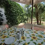 Spacious Mansion In Near Sea בית נופש