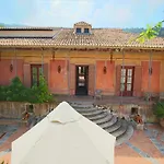 Spacious Mansion In Near Sea