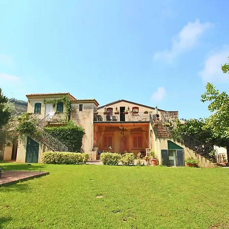 Nyaraló Spacious Mansion In Near Sea