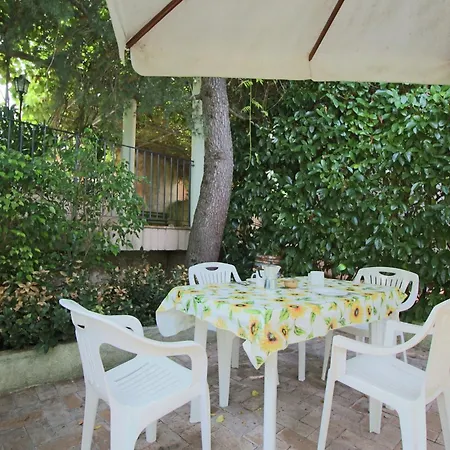 Σπίτι διακοπών Spacious Mansion In Near Sea