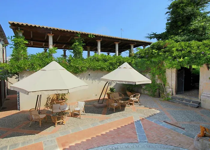 Spacious Mansion In Near Sea