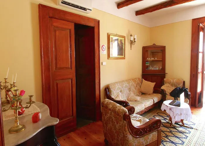 Semesterbostad Spacious Mansion In Near Sea *