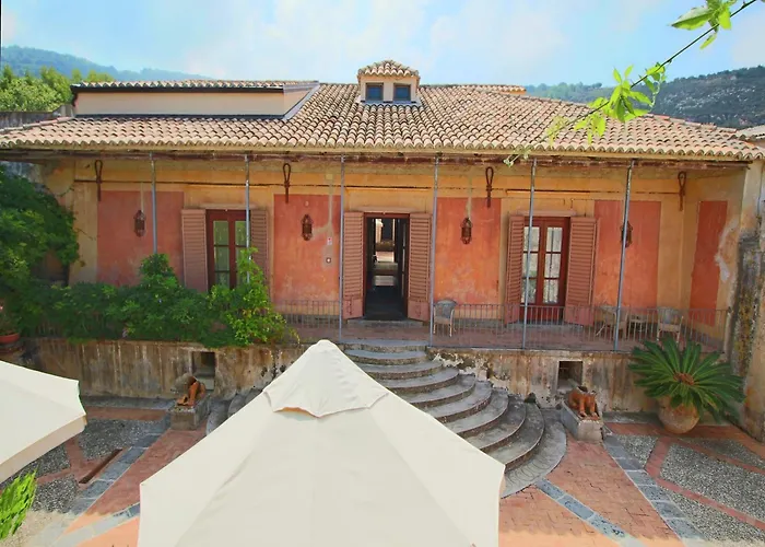 Spacious Mansion In Near Sea