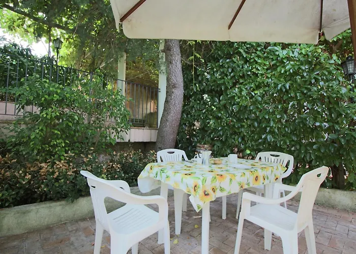 Nyaraló Spacious Mansion In Near Sea