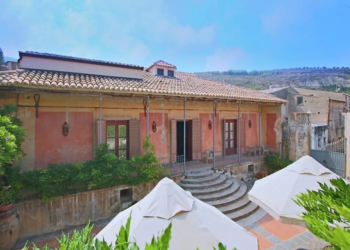 Semesterbostad Spacious Mansion In Near Sea